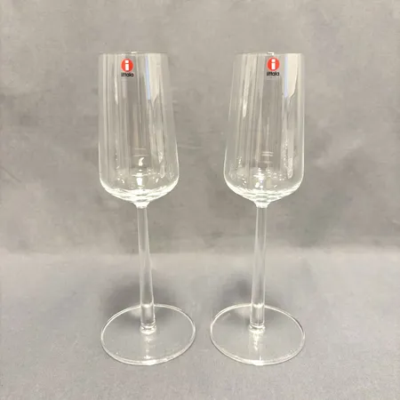 UNDANLAGD ÅT SALWA. 2-pack Champagneglas, 21 cl, höjd 23cm, Iittala, serie Essence, design Alfredo Häberli, med original låda, Nypris 429sek/ 2-pack Vikt: 0 g Skickas med postpaket.