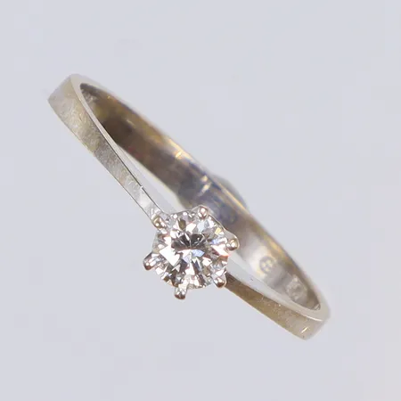 Ring i vitguld med diamant 1xca0,23ct (kvalitet ca P1) stl 17¼ bredd 2-4mm, smärre slitage, VW (Viggo Wollny) 18K Vikt: 1,8 g