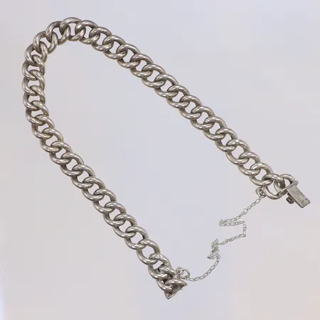 Armband Pansar längd ca 18cm bredd 7mm med säkerhetskedja, små bucklor silver 830/1000 Vikt: 10,7 g