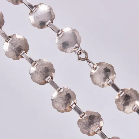 Collier, längd: ca 42cm, bredd: ca 2,5-16mm, 830/1000 silver  Vikt: 23,5 g
