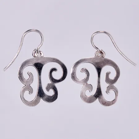 Ett par örhängen, längd: ca 3cm, bredd: ca 20mm, 925/1000 silver  Vikt: 2,5 g