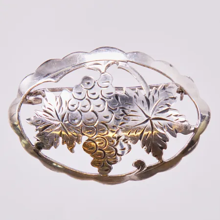 Brosch längd ca 40mm, bredd ca 28mm, svensk importstämpel, 835/1000 silver Vikt: 3,9 g