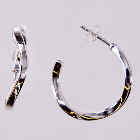 Ett par örhängen, längd: ca 2,5cm, bredd: ca 2mm, 925/1000 silver  Vikt: 3,7 g
