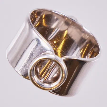 Ring, stl: ca 19, bredd: ca 12mm, 925/1000 silver  Vikt: 7,7 g
