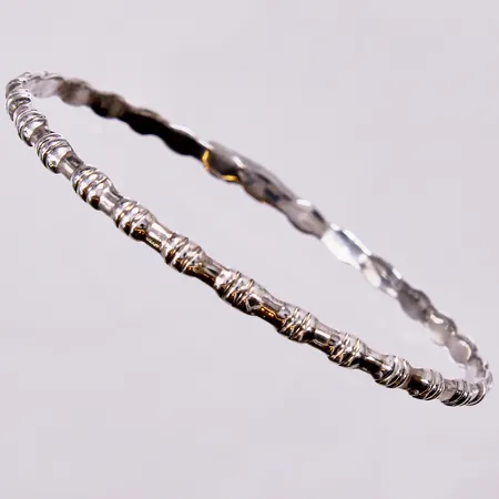 Armring, Ø ca 7cm, bredd: ca 3-4mm, Mexico, 925/1000 silver  Vikt: 10,7 g