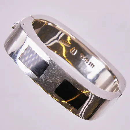 Armring, öppningsbar, med två svarta stenar, Ø insida: ca 4,8-6,1cm, bredd: ca 15mm, Mexico, 925/1000 silver  Vikt: 62,2 g