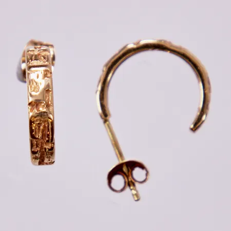 Ett par örhängen, längd: ca 1,3cm, bredd: ca 3mm, 18K  Vikt: 2,4 g