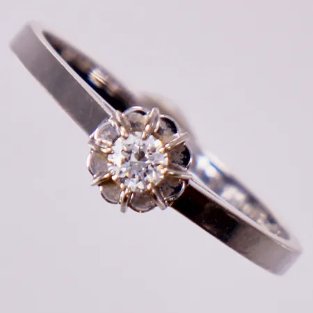 Ring med diamant ca 1x0,10ct, stl: 17, bredd: ca 1,5-5mm, GFAB, vitguld, 18K  Vikt: 2 g