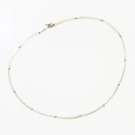 Collier 43cm, bredd 3mm, stämplad H.S, silver 925/1000. Vikt: 34 g