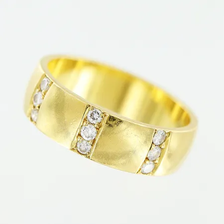 Ring, diamanter 9 x ca 0,02ct, stl 17¼, bredd 5,5mm, 18K.  Vikt: 6,5 g