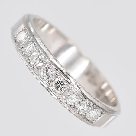 Ring vitguld, diamanter ca 8x0,03ct, stl 17¾, 18K Vikt: 4,1 g