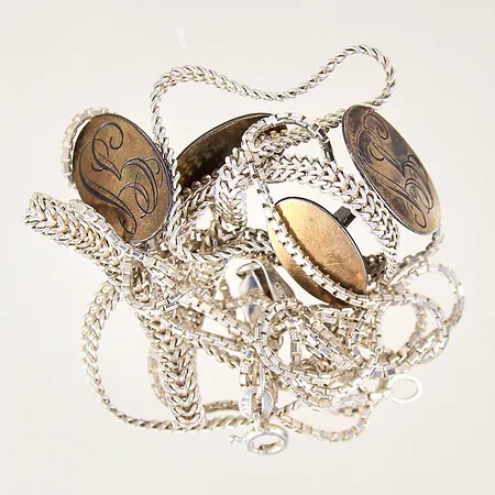 Silversmycken, defekta, gravyr, silver 835-925/1000 Vikt: 25,2 g