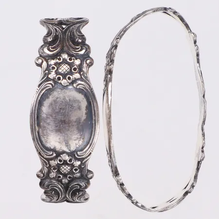 2 servettringar, bredd 18mm, en bucklig, NM, 830/1000 silver Vikt: 34 g