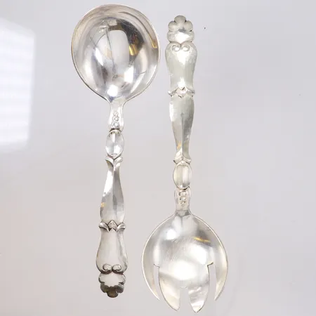 Ett par salladsbestick, längd 18,5cm, importstämplade 830/1000 silver Vikt: 155,5 g