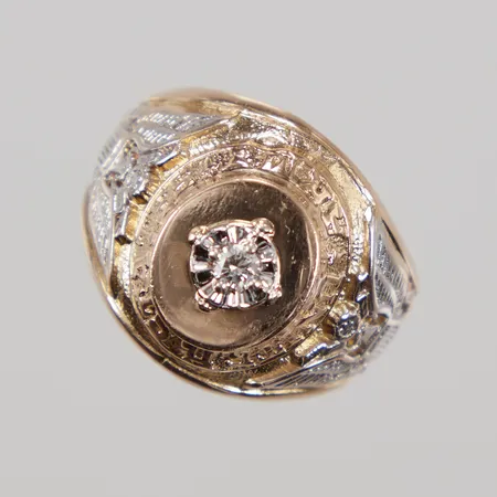Ring, stl 20¼, bredd 4,5-20mm, briljantslipad diamant 1 x 0,10ct, "United States Army", 14K,  Vikt: 19,4 g