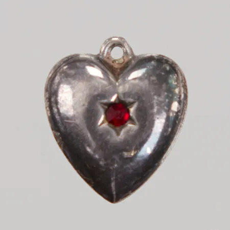 Hänge hjärta med röd sten, 16,4x14mm, 830/1000 Vikt: 1 g