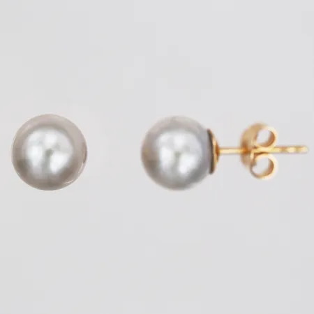Ett par örhängen med odlade saltvattenpärlor, Ø8mm, Hans Strömdahl, 18K guld. Vikt: 2,2 g