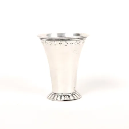 Bägare, K. Anderson, Stockholm, år 1900, höjd ca 6,5cm, slitage, bucklor, silver.  Vikt: 23 g