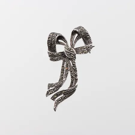 Brosch Rosett med markasiter, höjd ca 5cm, silver  Vikt: 8,6 g