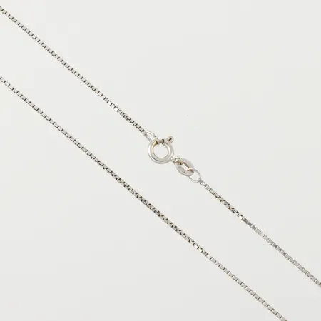Collier Venezia vitguld , längd 42 cm, bredd 0.9 mm, 18k . Vikt: 3,2 g