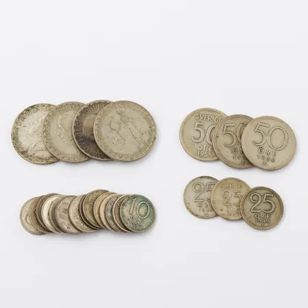 Cirkulationsmynt  4 st 1 kronor, 3 st 50 öringar  3 st 25 öringar ,15 st 10 öringar 40% silver Vikt: 71 g