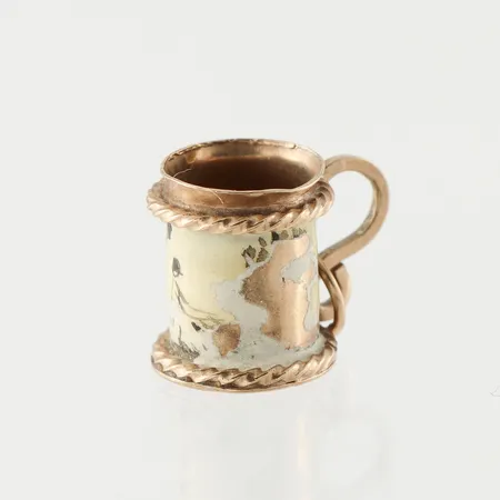 Berlock "Mugg", dekorskador, höjd 13.4 mm, 9k. Vikt: 2,4 g