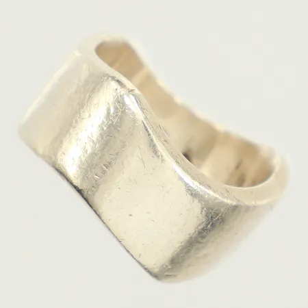 Ring, stl 17¾, bredd ca 10mm, silver Vikt: 10,5 g