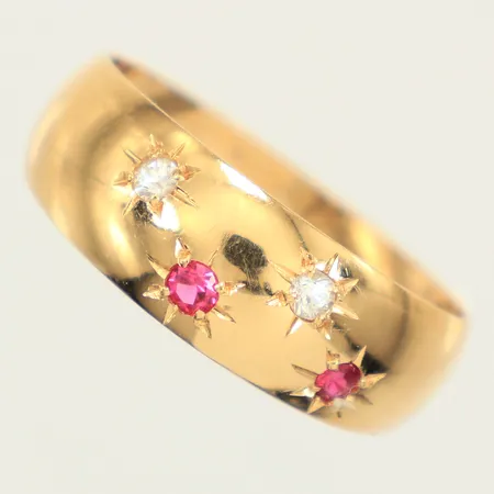 Ring, vita och röda stenar, stl 19, bredd 4,5-7,2mm, Odenguld Köping, 18K Vikt: 2,5 g
