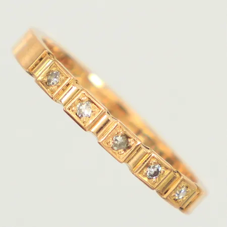 Ring med diamanter, ca 5x 0,01ct, stl 17, bredd ca 2,4mm, gravyr, 18K Vikt: 2,4 g