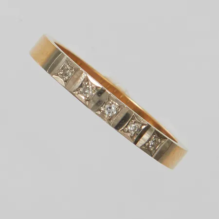 Ring, åttkantslipade diamanter 5xca0,01ct totalt 0,05ctv enligt gravyr, Ø17½, bredd:2,8mm, Göteborg 1989, 18K. Vikt: 3,1 g