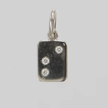Hänge, punkskrift/ braille bokstav I, briljantslipade diamanter 3xca0,01ct, 14x5,5mm, RO Copenhagen, vitguld, 18K. Vikt: 1 g