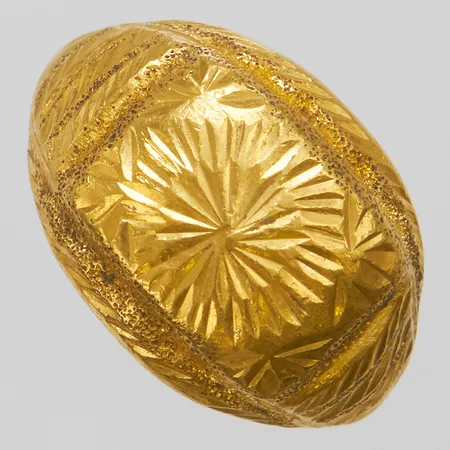 Ring, Ø21¼, bredd: 5,1-18,5mm, mönsterdekor, märke efter storleksändring, 23K Vikt: 15,2 g