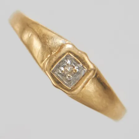 Ring, Ø13, bredd: 1-4,3mm, diamant 1 x ca.0,0025ct, 18K Vikt: 0,7 g