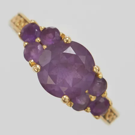 Ring med ametister, Ø17, bredd: 2,4-8mm, 18K Vikt: 4,8 g
