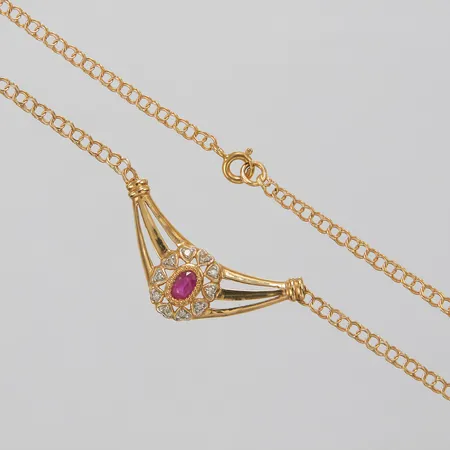 Collier, Bismarck, längd: 42,4cm, bredd: 2,5mm, integrerat mittstycke med en rosa safir samt diamanter 10 x ca.0,005ct, GHA, 18K Vikt: 5,9 g