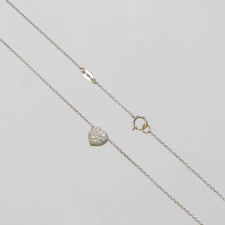 Collier, Engelbert, Pavé Heart Necklace, Ankarlänk med integrerat hänge hjärta med 33 briljantslipade diamanter om totalt 0,25ctv,  G/VS, längd:45cm, bredd:0,6mm, hängets mått 7x7,5mm, vitguld 18K. Vikt: 2,6 g