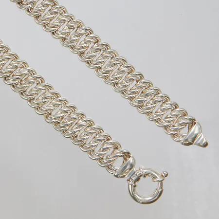 Silvercollier, längd:45,5cm, bredd:16,5mm, 925/1000. Vikt: 105,7 g