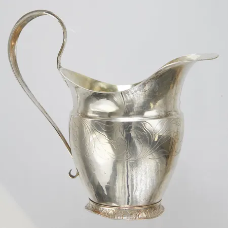 Gräddkanna, höjd:131mm, bredd:140mm, floreal dekor, Anders Gottlieb Herkepeus, år 1825, silver, åldersbetingat slitage så som bucklor, lagningar i botten, silver. Vikt: 100,6 g