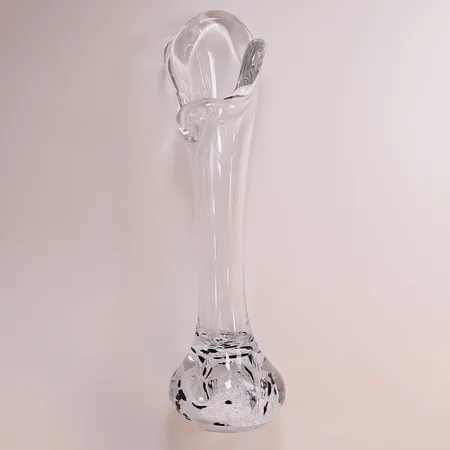 Vas, Ölandshyttan, höjd ca 28cm, glas, etikettmärkt. Vikt: 0 g
