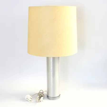Bordslampa Bergbom, modell: B060, 1900-talets andra hälft, höjd: 41cm exklusive skärm, medföljer stor gul skärm,  Vikt: 0 g Skickas med postpaket.