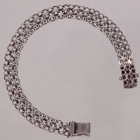  Armband, X-länk, längd 19cm, bredd 8,6mm, en låsåtta saknas, 830/1000 silver Vikt: 9,1 g