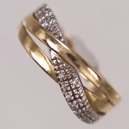 Ring med diamanter 20xca0,0025ct 8/8 slipning, stl 20, bredd 2,5-8,4mm, tvåfärgad, 18K Vikt: 4,4 g