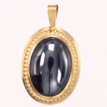 Hänge med troligen hematit, längd 23mm, bredd 13,4mm, 18K  Vikt: 2,1 g