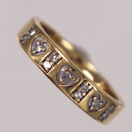 Ring med diamanter 11xca0,01ct 8/8 slipning, stl 15¾, bredd 2,8-4mm, GHA, 18K  Vikt: 2,7 g