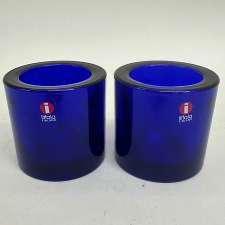 2 ljuslyktor, höjd 6cm, Kiwi, design Heikki Orvola, iittala Finland, etikettmärkta, klarblått glas Vikt: 0 g