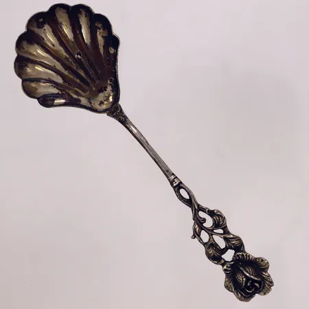 Sked med rosdekor, längd 13cm, silver 830/1000 Vikt: 17,3 g