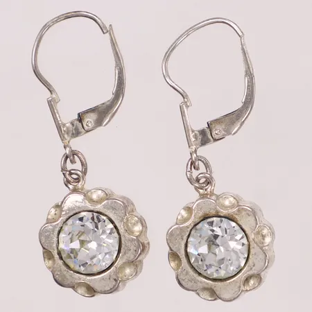 Ett par örhängen med vita stenar, längd ca 32mm, bredd ca 12,5mm, silver 925/1000 Vikt: 4,1 g