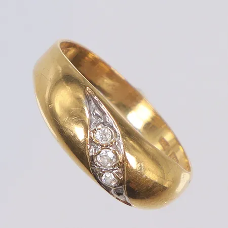 Ring med vita stenar stl 17¼ bredd 2-6mm, BEH (Bengt Hallberg) Köping 1989, 18K Vikt: 1,8 g
