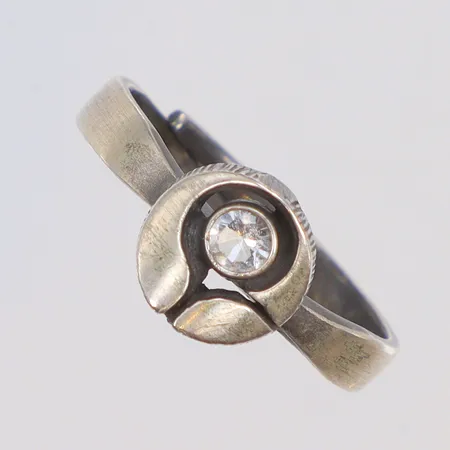 Ring med slipad bergkristall stl 17½ (reglerbar), Karl Laine Finnfeelings, Finland 1999, silver 925/1000 Vikt: 2,6 g