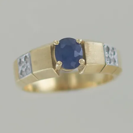 Ring med stenar, Ø 17 mm, bredd 6,5 mm, 18K Vikt: 5,1 g